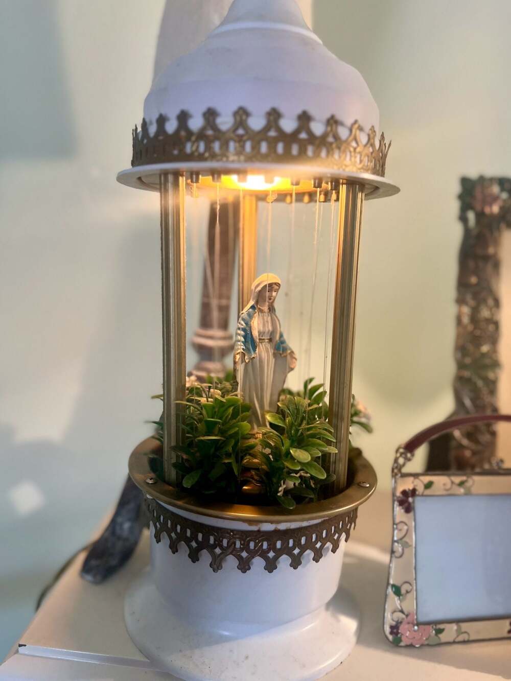 Vintage Religious Virgin Mary Rain Lamp with Artificial Foliage